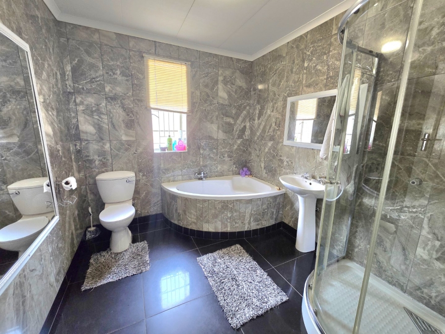 5 Bedroom Property for Sale in Bethlehem Free State